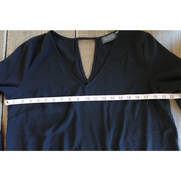 Black Crochet V-Neck Top Boho Lace Trim Shirt Long Sleeve Blouse Sz Small ASTR - Picture 7 of 8